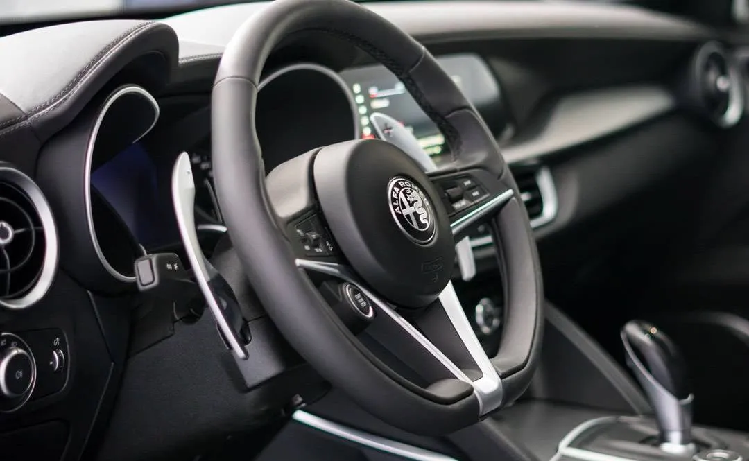 12250240-alfa-romeo-stelvio.jpg