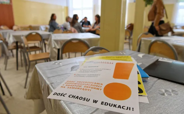 Mobbing wobec strajkujących nauczycieli? "Kuratoria zbierają nazwiska"