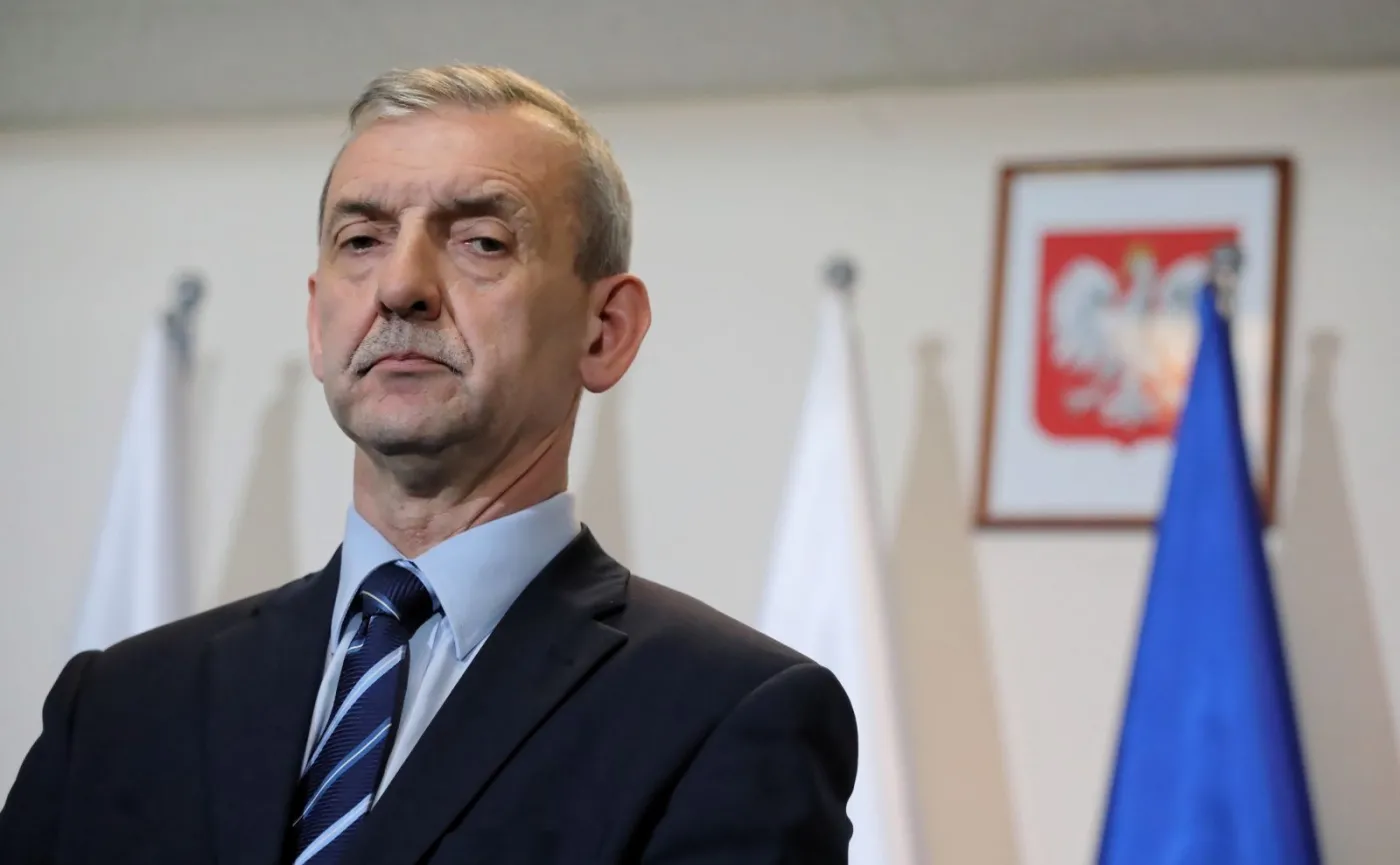 Broniarz "osobiście" za klasyfikacją uczniów i przeprowadzeniem matur