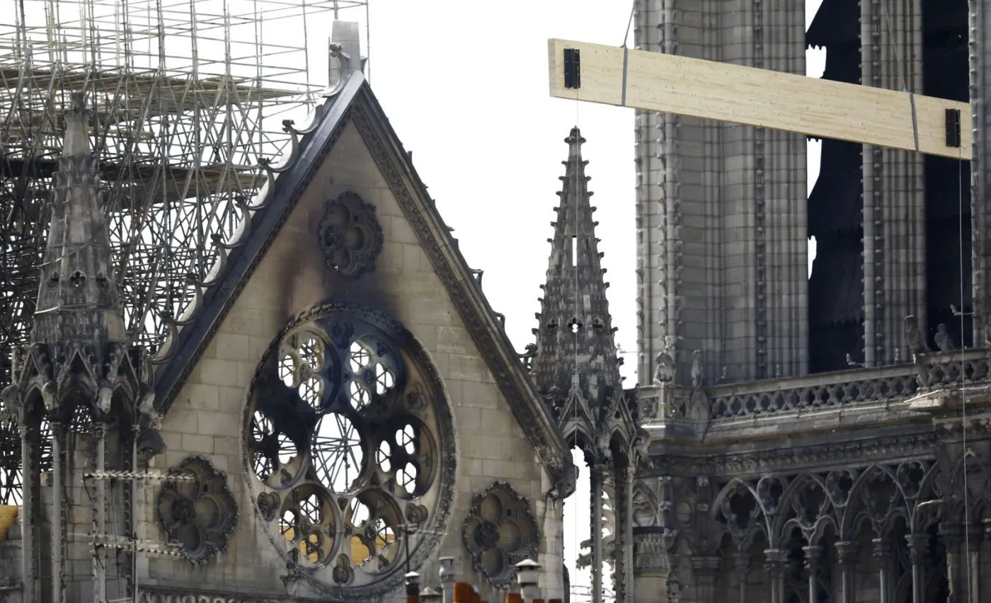 "Spłonięcie Notre Dame będzie oznaczało dokładnie to, co stanie się z Francją" [OPINIA]