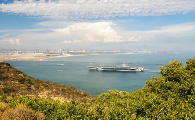 USA wysyłają silną grupę uderzeniową okrętów na Bliski Wschód. "Wiarygodne zagrożenie ze strony Iranu"