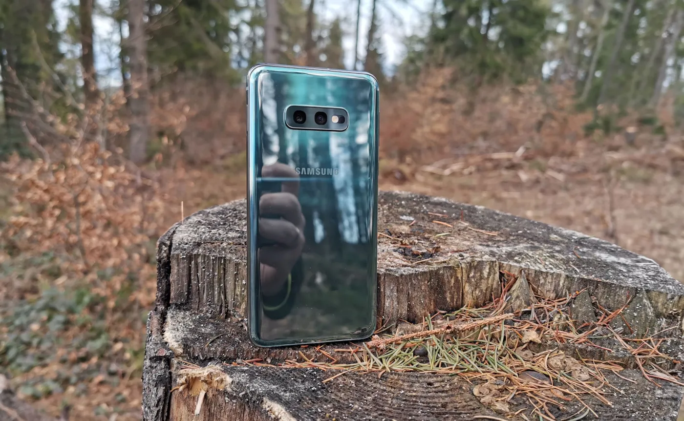 12319826-samsung-galaxy-s10e.jpg