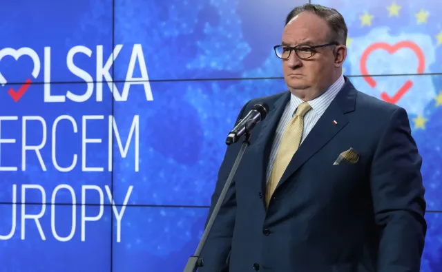 Saryusz-Wolski: Tusk "jątrzy" i wychodzi z roli szefa Rady Europejskiej