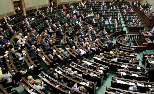 Awantura w Sejmie wokół Piotrowicza, komisja Amber Gold i raport [RELACJA]