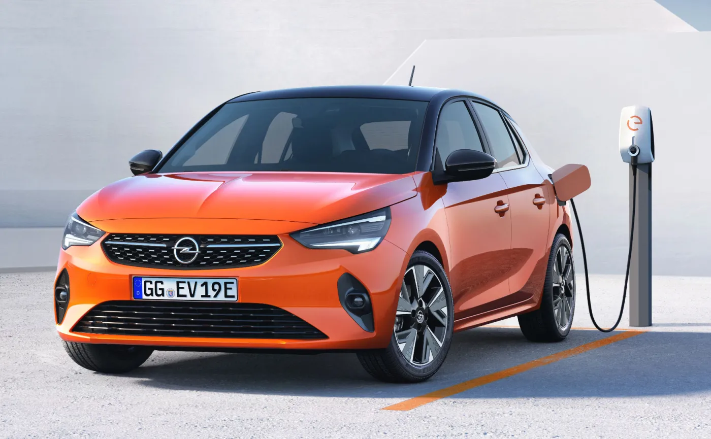 Nowy Opel Corsa-e już jeździ. Debiut nowego samochodu elektrycznego, silnik spalinowy na drugi plan
