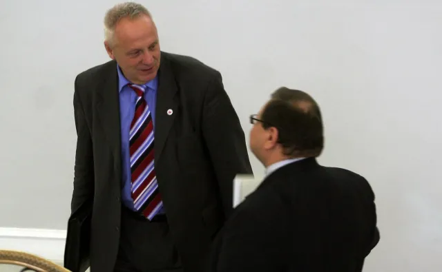 Kto będzie bronił Niesiołowskiego? Znany mecenas mówi o skandalicznym zachowaniu prokuratury