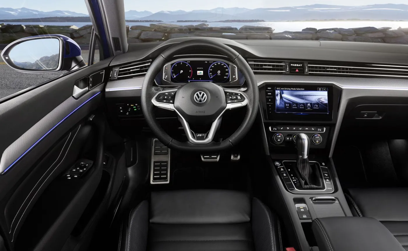 12114188-volkswagen-passat.jpg