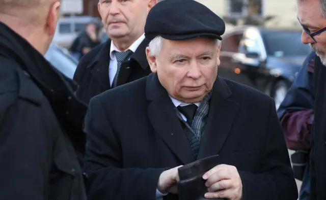 Kaczyński pisze do prokuratury w sprawie "Gazety Wyborczej". "Działając jako pokrzywdzony zawiadamiam..."