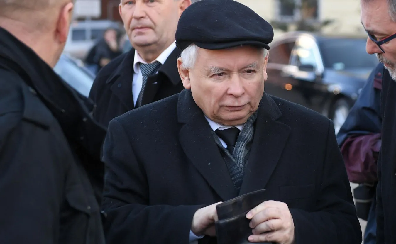 Kaczyński pisze do prokuratury w sprawie "Gazety Wyborczej". "Działając jako pokrzywdzony zawiadamiam..."