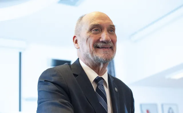 Śmigłowiec Macierewicza wylądował w Chinach. Tak kończy się odyseja z polsko-ukraińską maszyną