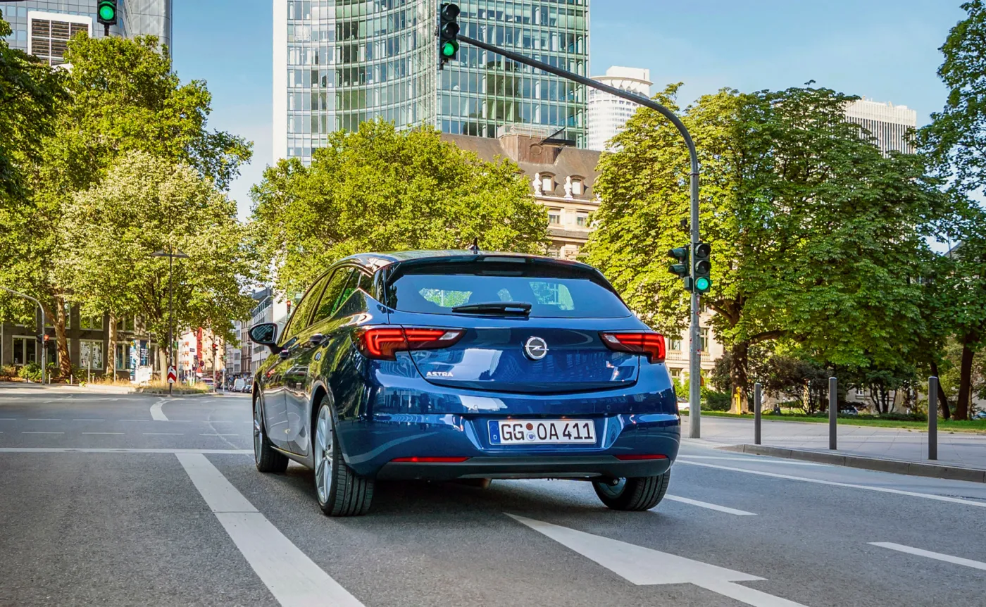 12569291-opel-astra-508388.jpg