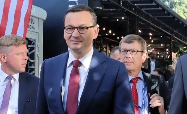 Oto plany rządu PiS na kolejną kadencję. Morawiecki mówi o szybkim wdrożeniu 5G i "torcie gospodarczym"