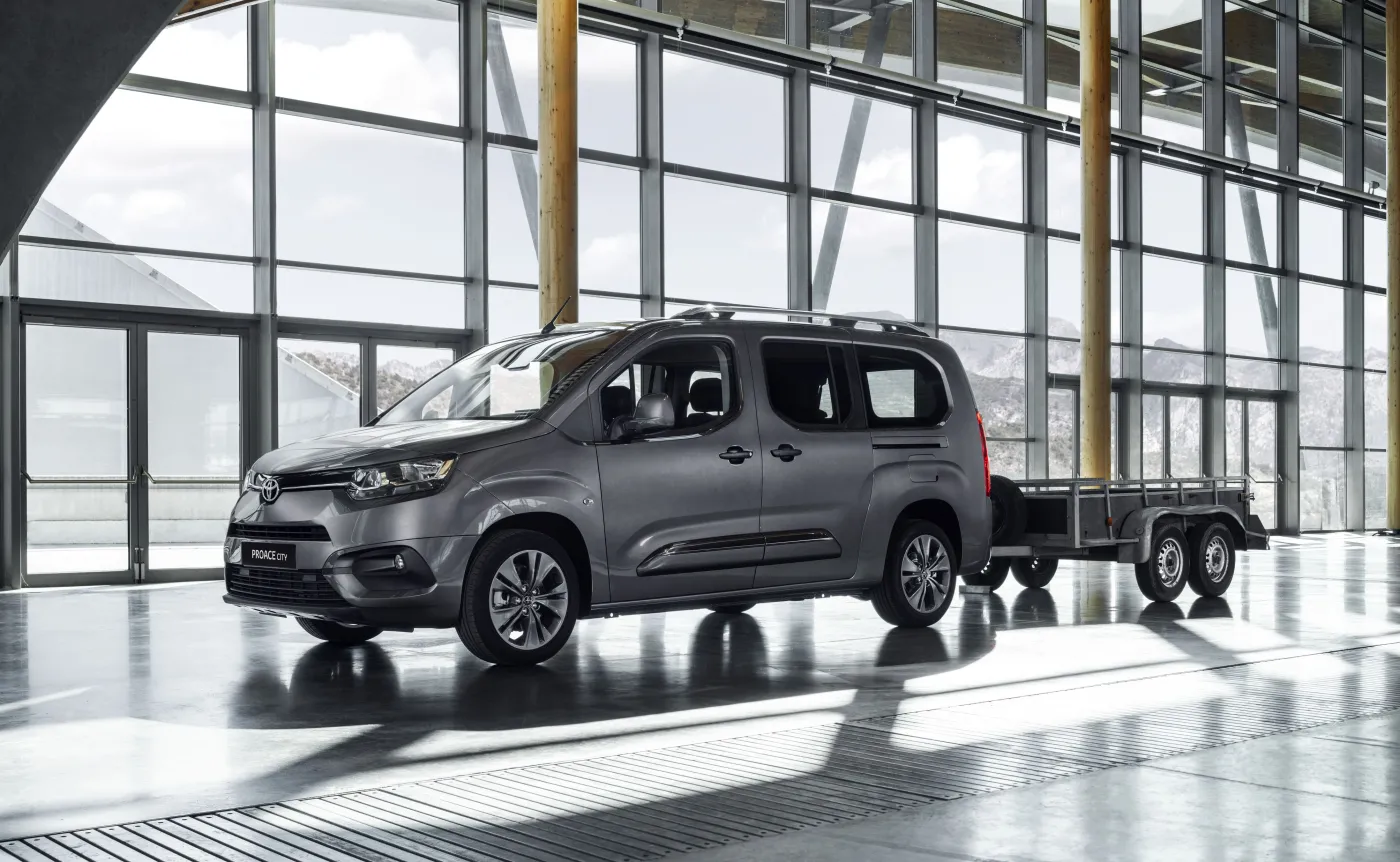 12609191-toyoty-proace-city.jpg