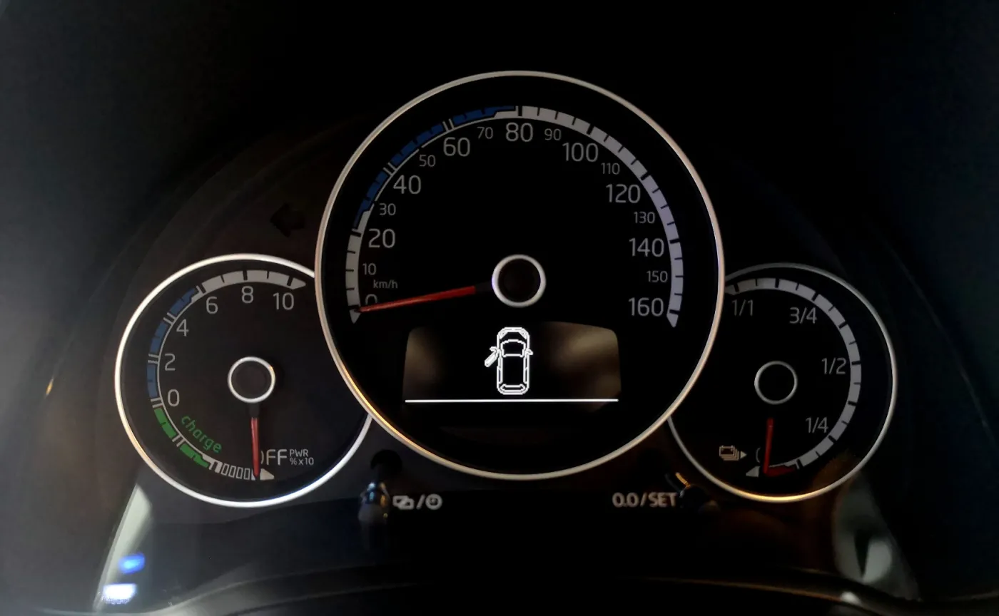 12641010-volkswagen-eup-16.jpg