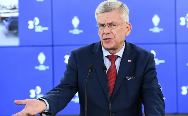 Posłowie Kukiz'15 niechciani w klubie PiS. "Jeżeli zespół prowadzi na boisku, to zmian się nie robi"