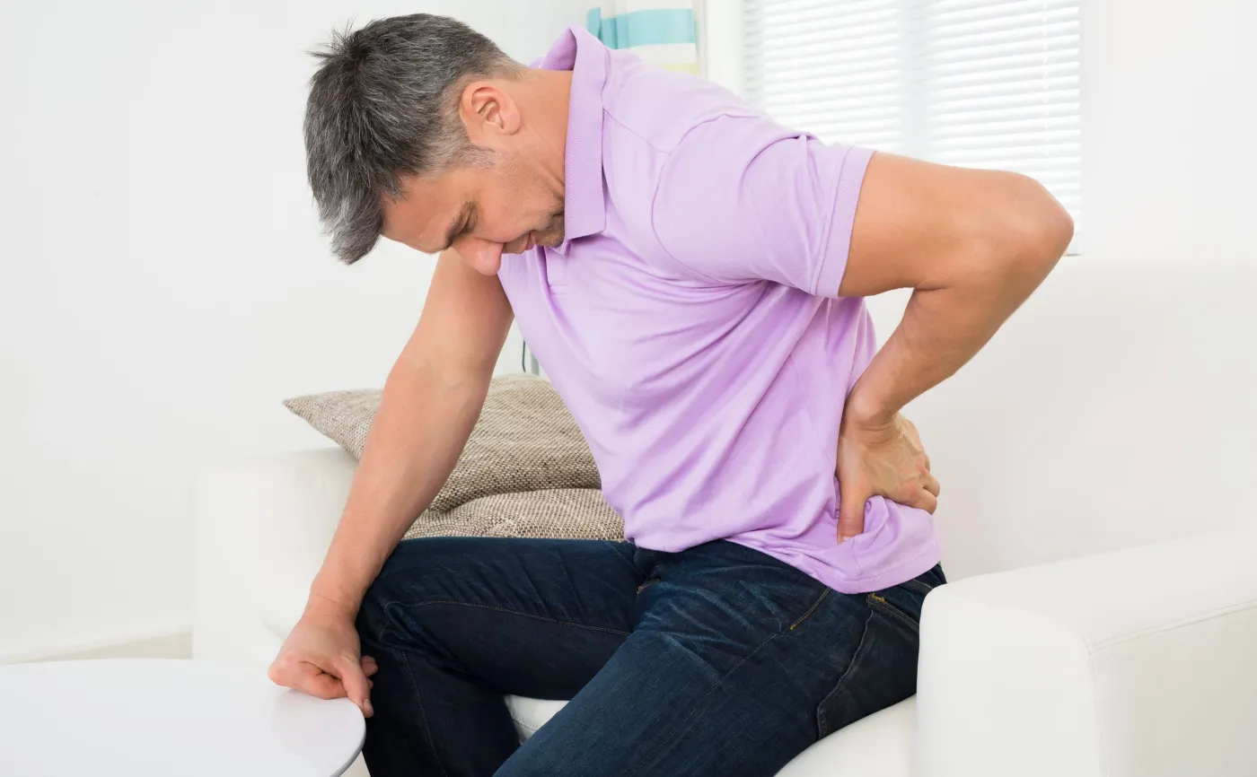 Mężczyznę bolą plecy