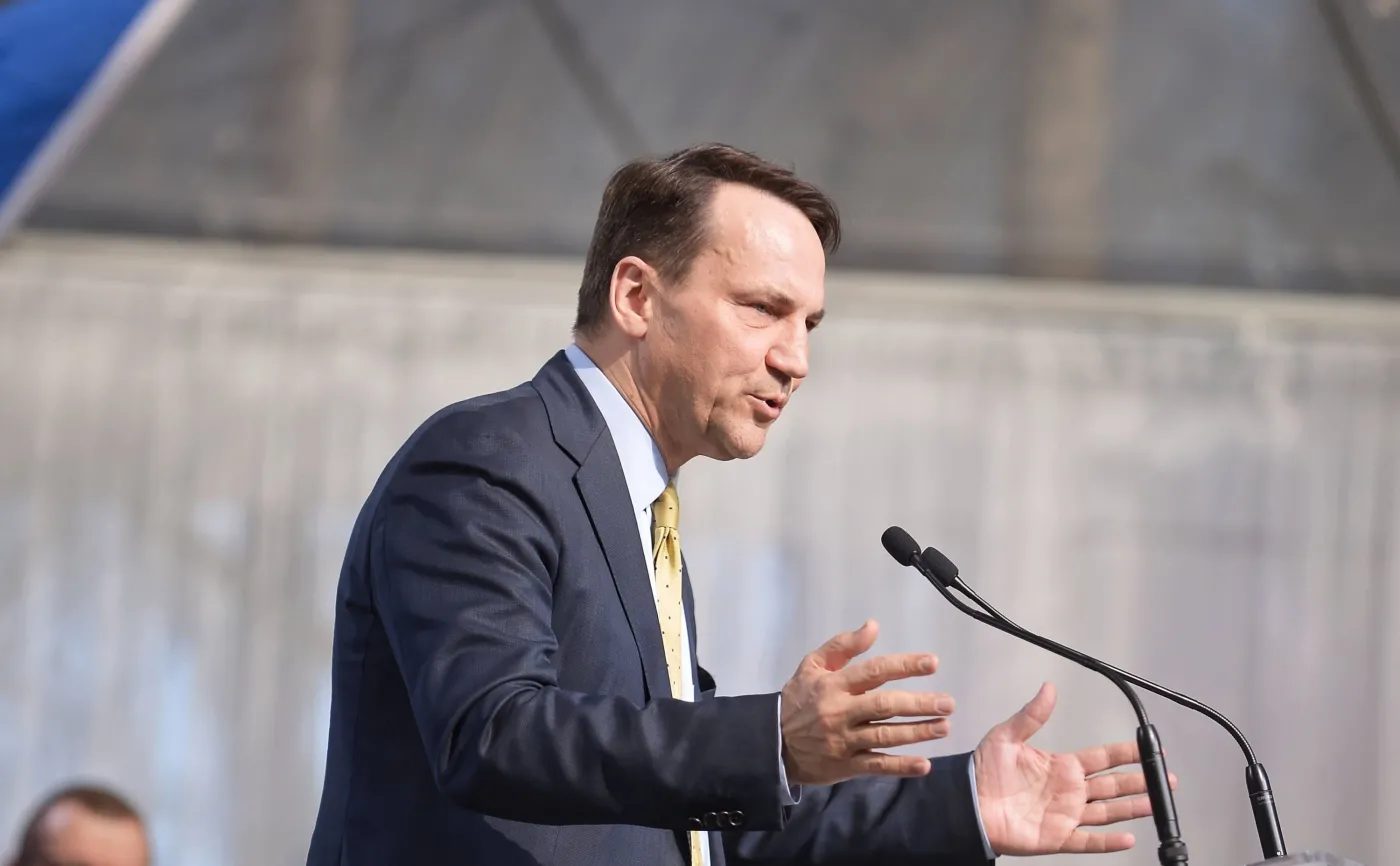 Sikorski o wyborach lidera PO: Schetyna może złożyć papiery, ale...