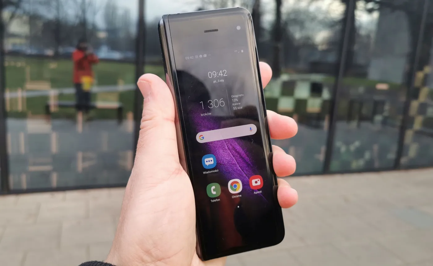 12853212-samsung-galaxy-fold.jpg