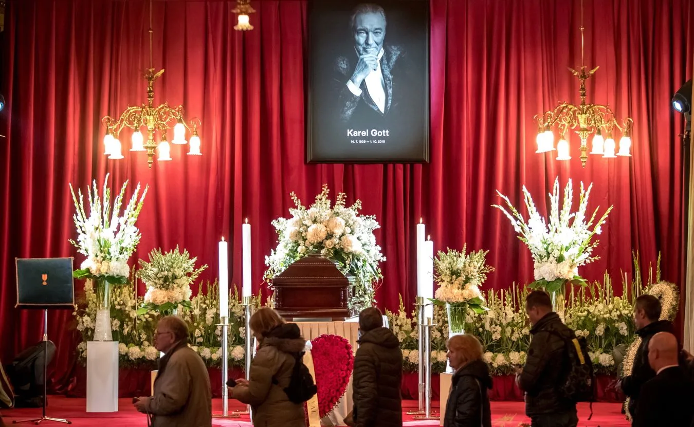 Fani żegnają Karela Gotta [ZDJĘCIA]