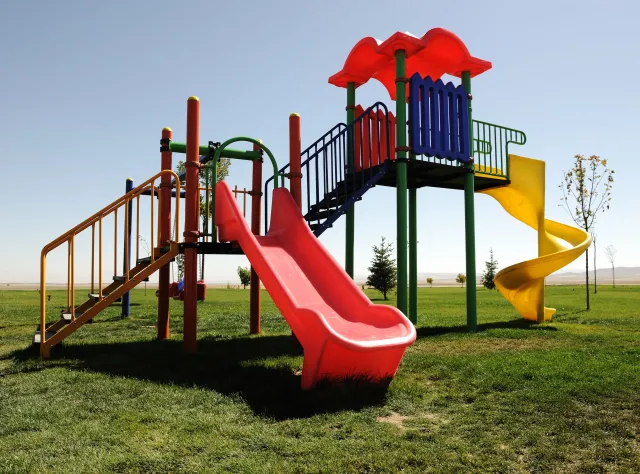 11-latka zasłabła na placu zabaw. Okazało się, że była pijana