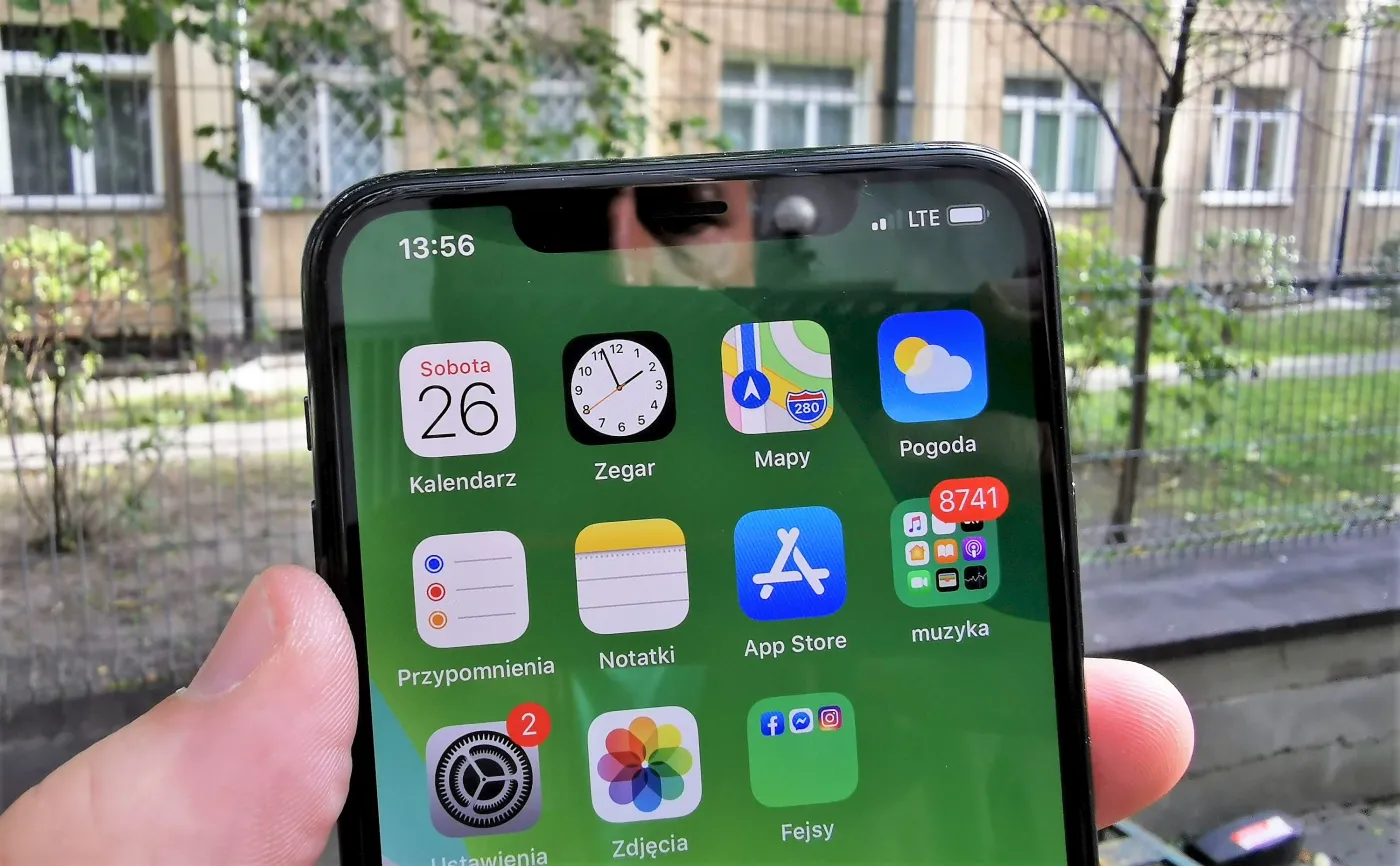 12705982-iphone-11-pro-max.jpg