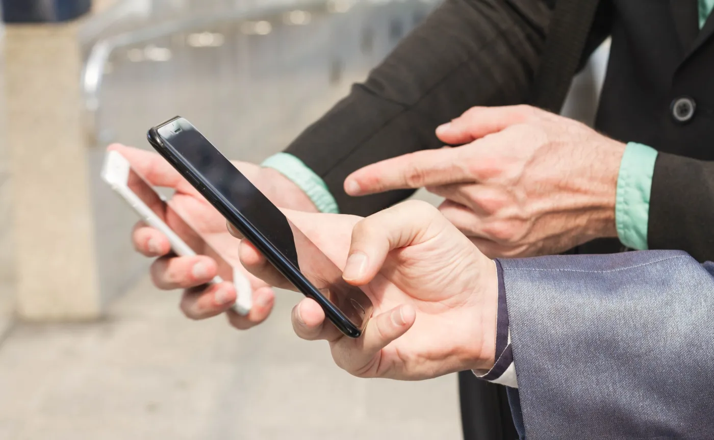 Esemesowi oszuści przenoszą się do internetu. UOKiK bada zgłoszenia i ostrzega