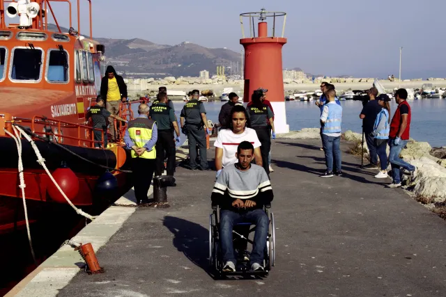 Imigranci uciekają z Hiszpanii przed koronawirusem. Płacą fortunę, by wrócić do swoich państw