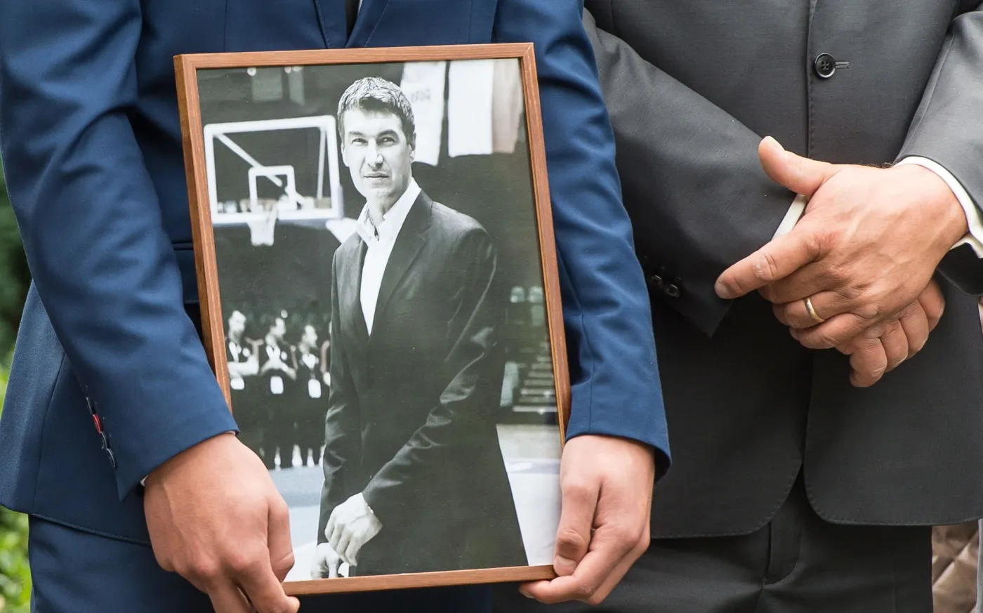 Adam Wójcik skończyłby dziś 50 lat. "Skromnego chłopaka z Oławy" pokonała białaczka