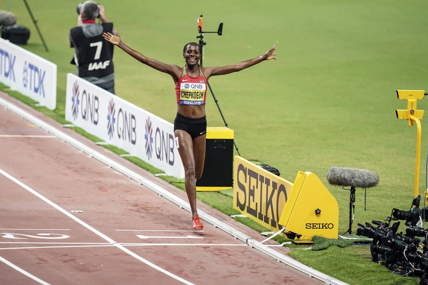 Rekordzistka świata pracuje na farmie. Zbiera liści herbaty