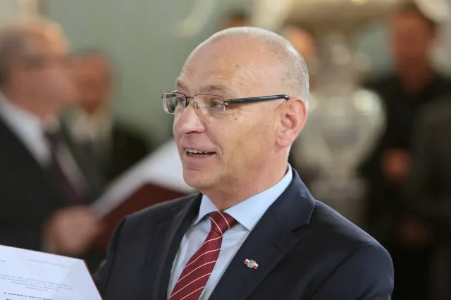 Poseł KO głosował za odrzuceniem uchwały Senatu. Teraz się tłumaczy: Jestem na siebie zły