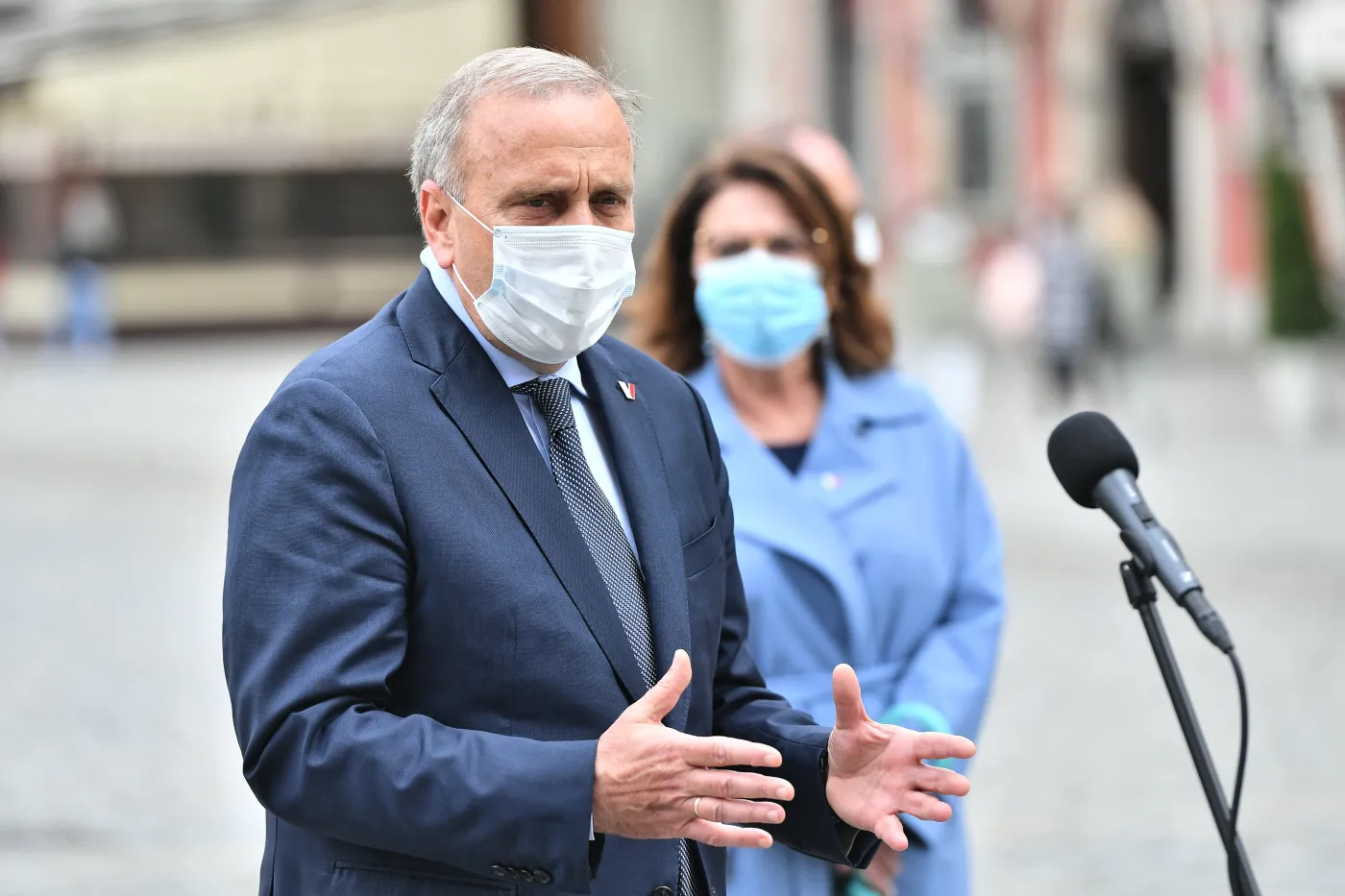 Schetyna o "kpinie z demokracji": Kaczyński i Gowin piszą kalendarz wyborczy