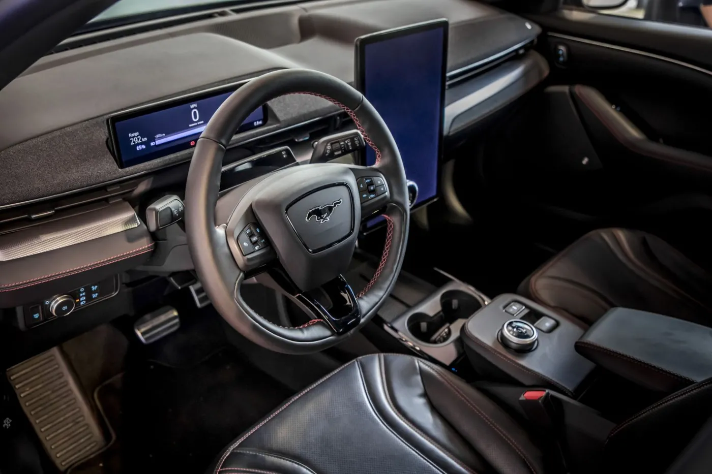 ford-mustang-mache-27944097.jpg
