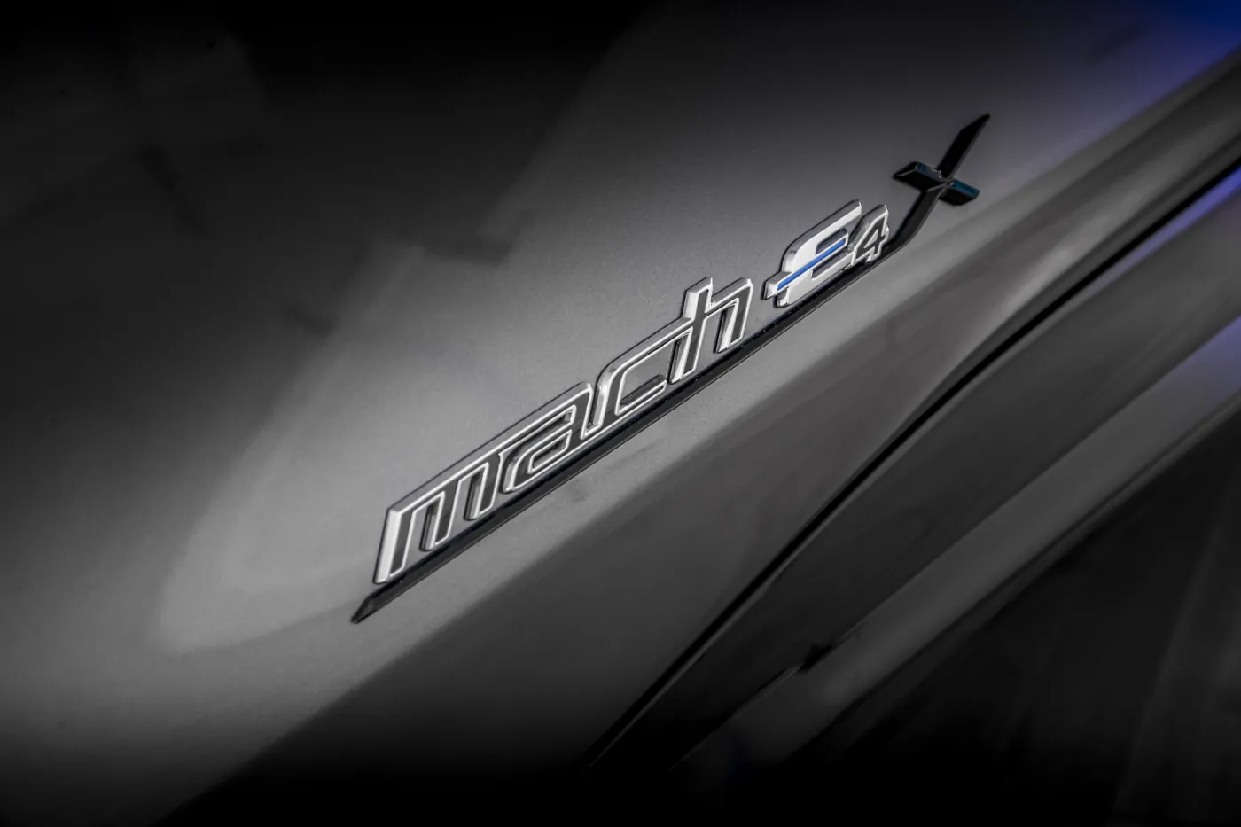 ford-mustang-mache-27944153.jpg