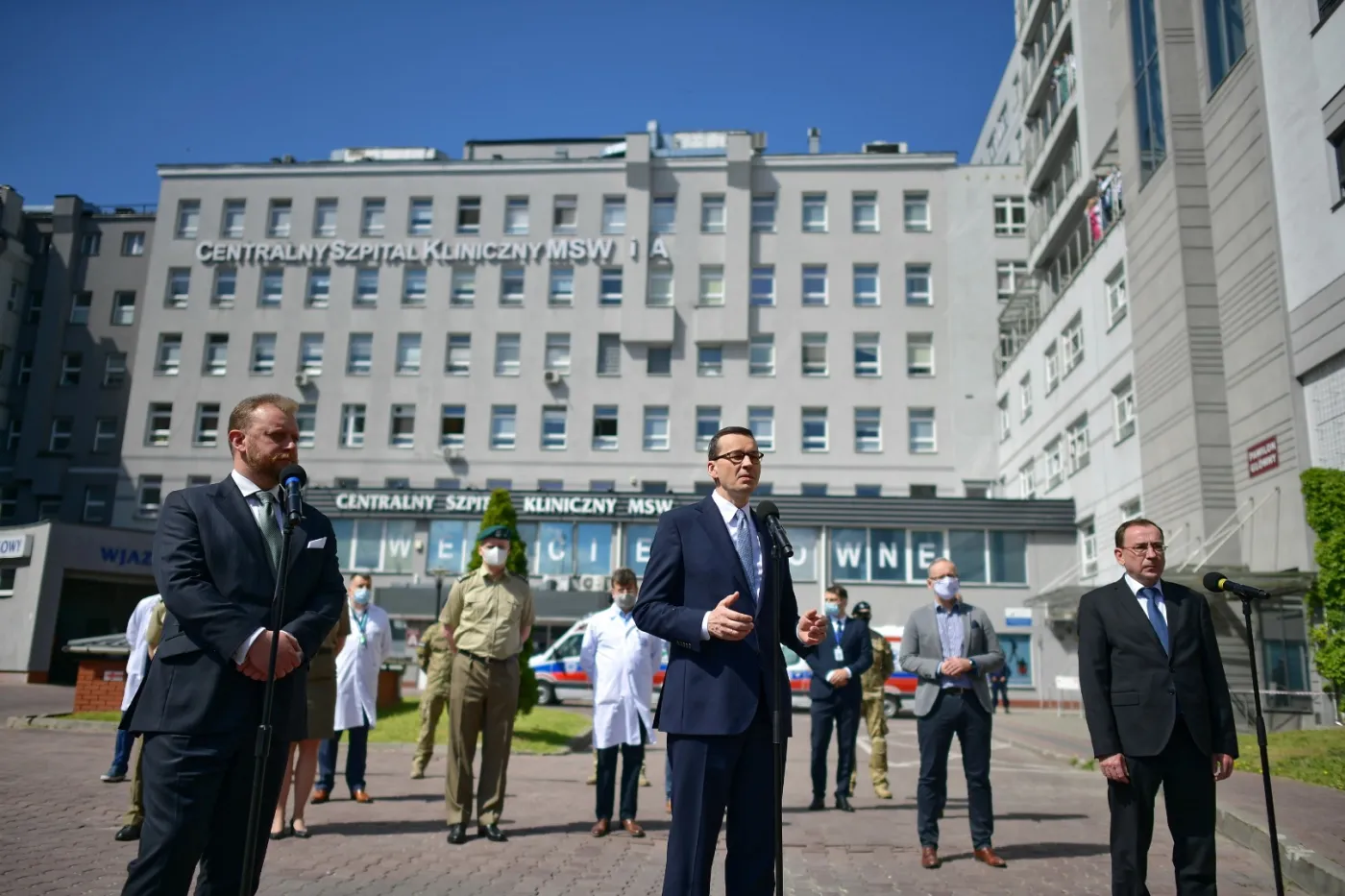 Morawiecki ostro o opozycji: Sypała piach w tryby. Nie słuchajcie brzęczących much