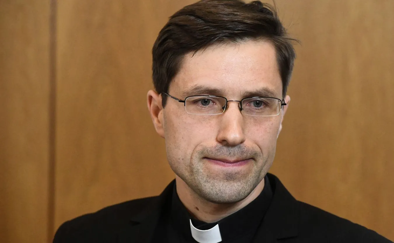 Ks. Sadłoń: Polacy się nie sekularyzują, ale indywidualizują religijnie