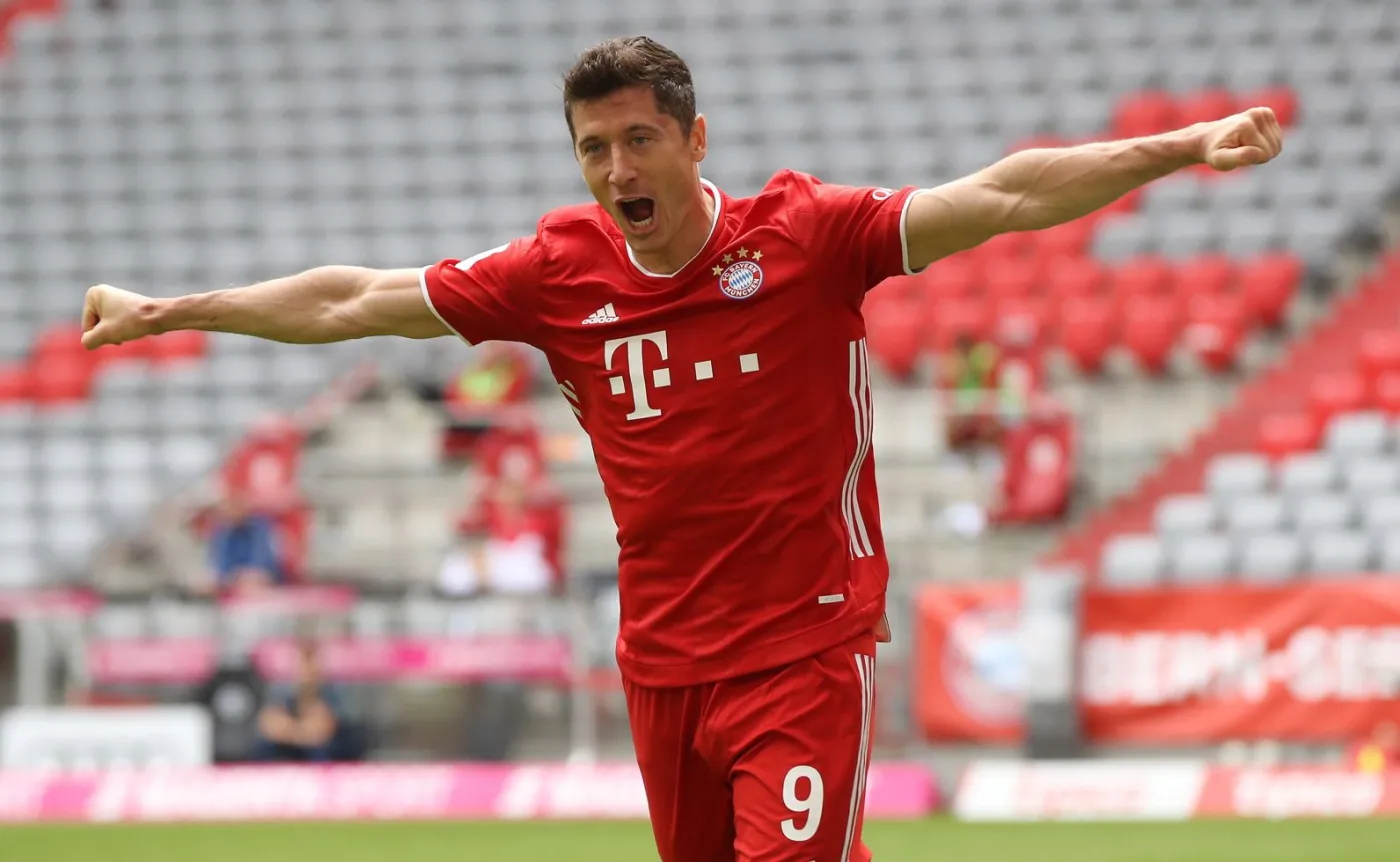 Kolejka Polaków. Lewandowski i Piątek w jedenastce "Kickera"