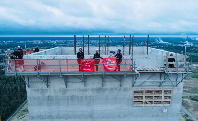Greenpeace zakończył protest na placu budowy elektrowni Ostrołęka