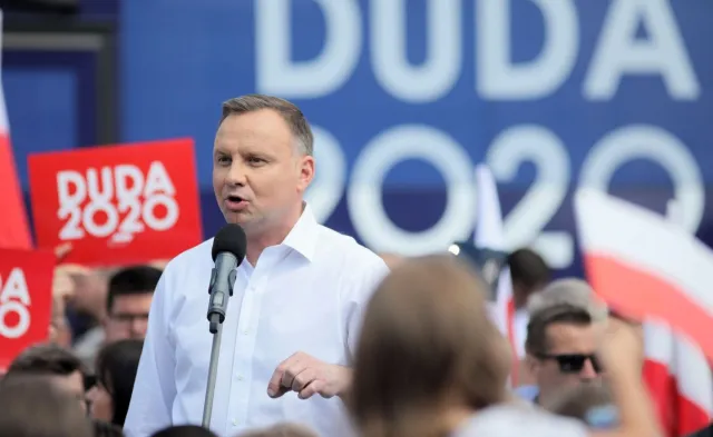 Koronawirus to też wina Tuska? Duda: Za jego czasów zlikwidowano 32 stacje sanepidu