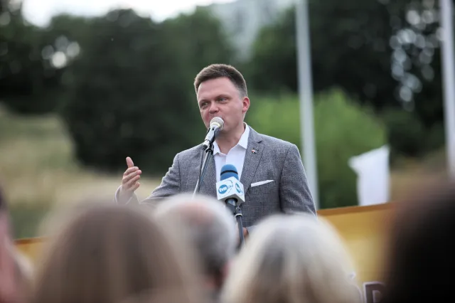 Były szef KOD żąda przeprosin od Hołowni. Chodzi o porównanie do hunwejbinów