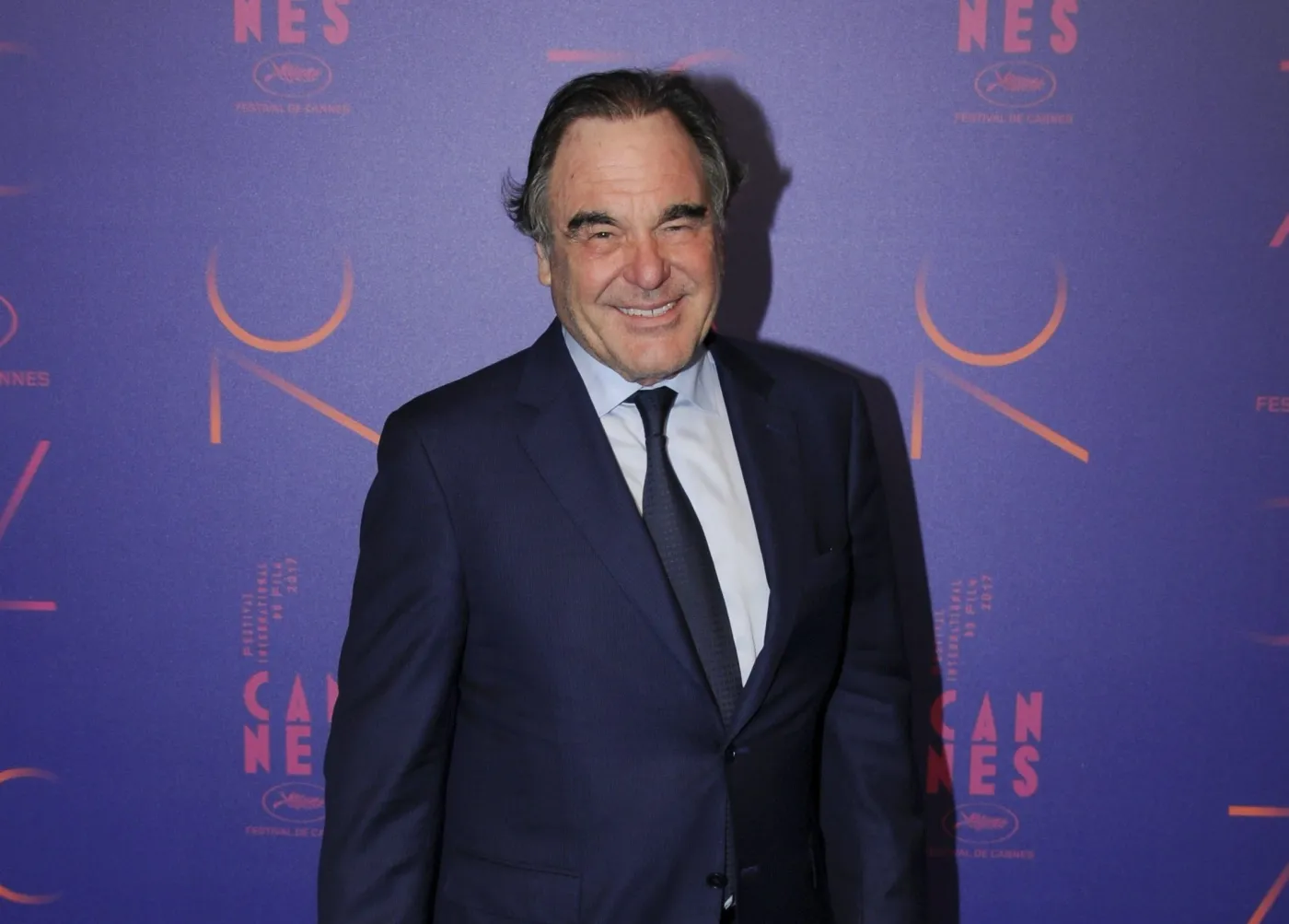 Oliver Stone: Dziś nie możesz nakręcić filmu bez doradcy ds. COVID. To niedorzeczne