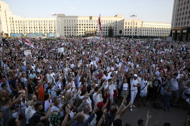 Los Ceaușescu, rosyjska interwencja, pokojowe przekazanie władzy... SCENARIUSZE dla Białorusi