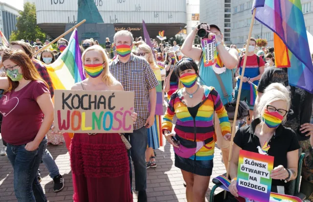 "Policyjna ręka pisowskiego rządu jest coraz brutalniejsza". Marsz Równości w Katowicach