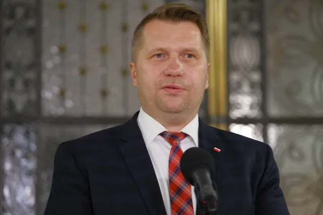 Czarnek donosi prokuraturze na Biedronia. A ten "podtrzymuje swoje słowa" o Dudzie i LGBT