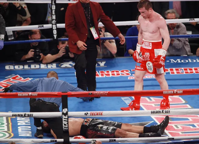 Saul "Canelo" Alvarez żąda 280 mln dol. odszkodowania od Oscara De La Hoyi