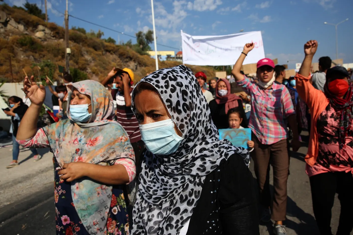 Setki migrantów protestowały na Lesbos. Grecka policja użyła gazu