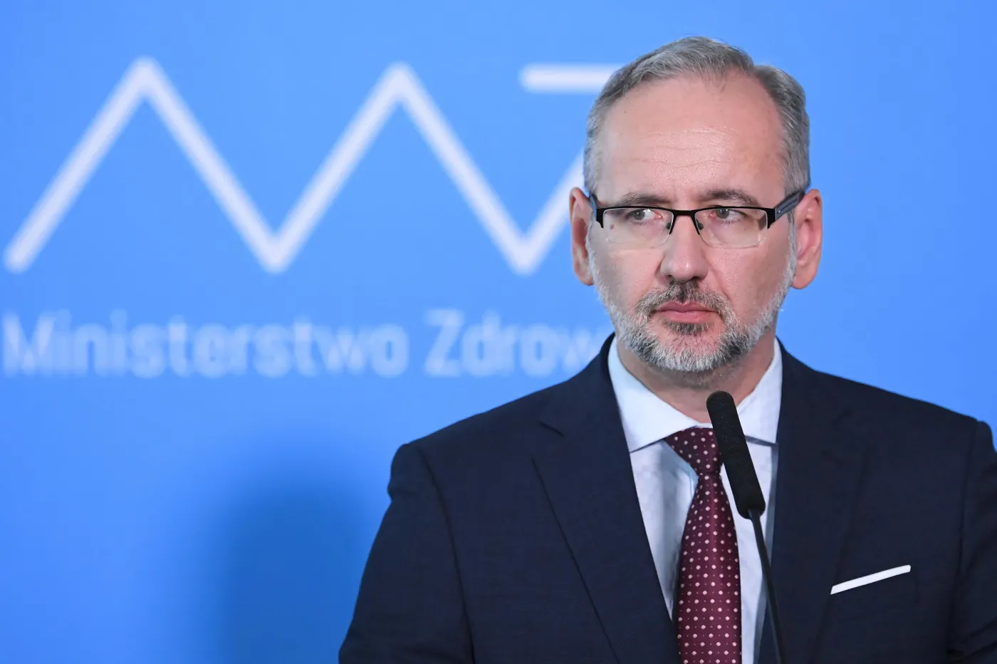 Minister zdrowia: Wzrosty zachorowań na COVID-19  jeżeli będą, to odsunięte na początek października [ROZMOWA]