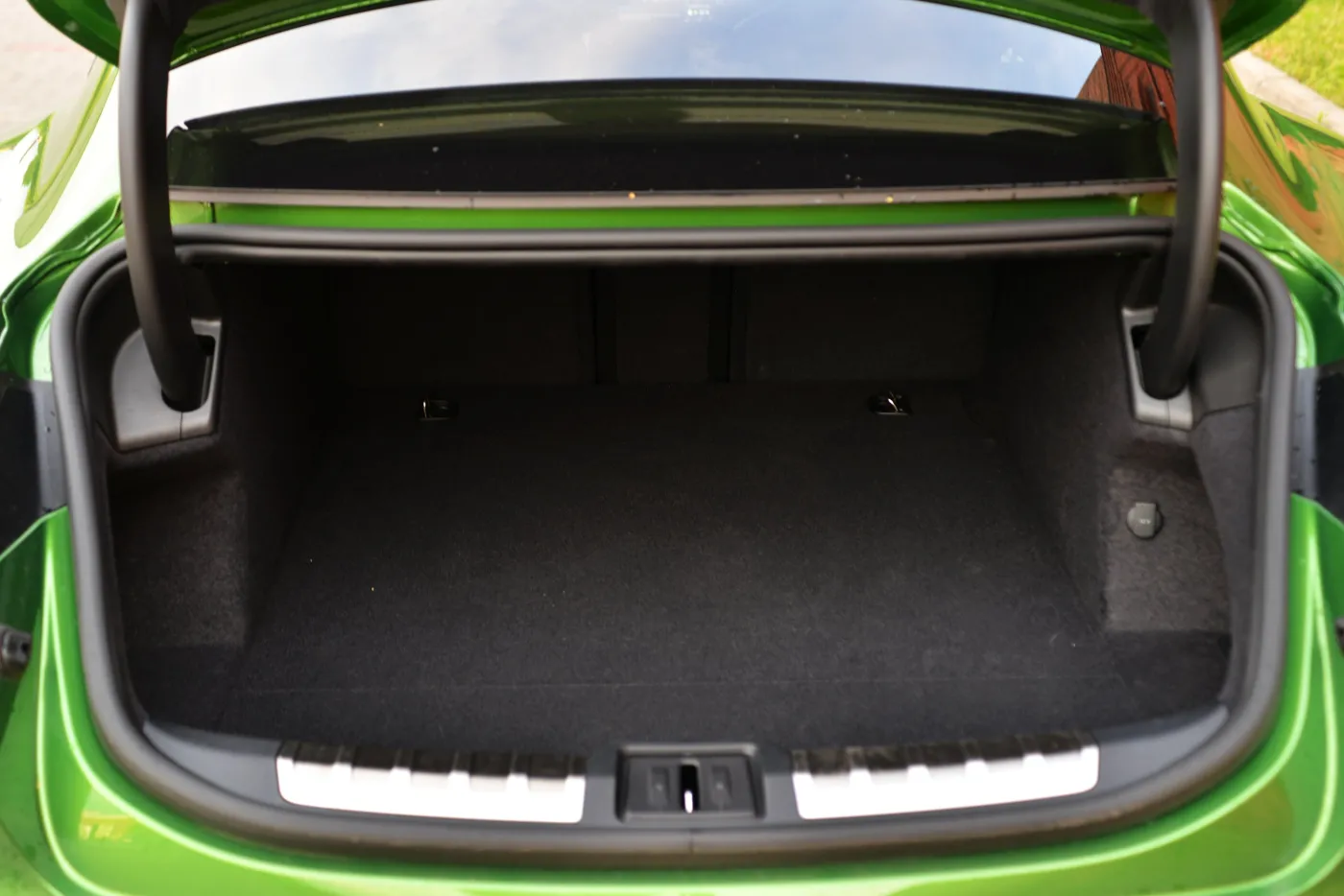porsche-taycan-4s-28205868.jpg