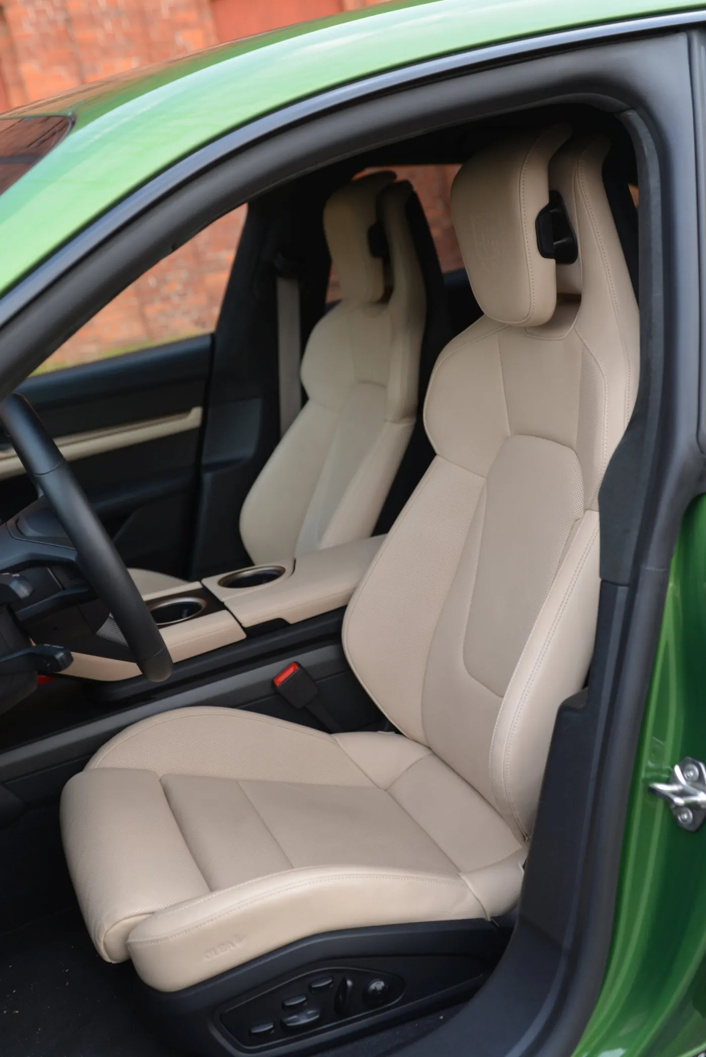 porsche-taycan-4s-28205863.jpg