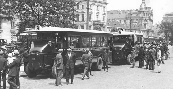 Stołeczne autobusy miejskie obchodzą setne urodziny