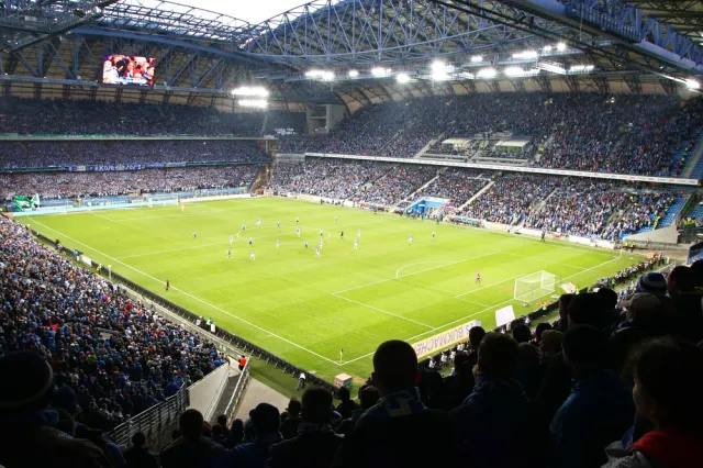 Lech wstrzymał sprzedaż biletów na mecz z Benficą. Poznań może być w czerwonej strefie